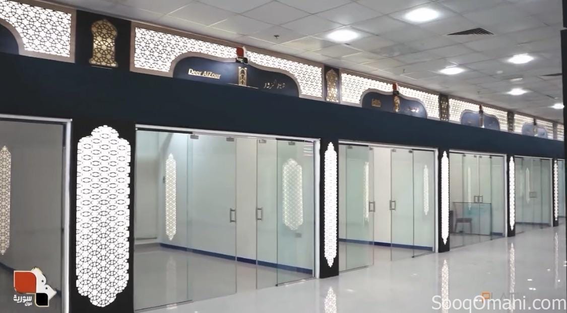 فرص تأجير محلات وطابق كامل في مركز تجاري مميز