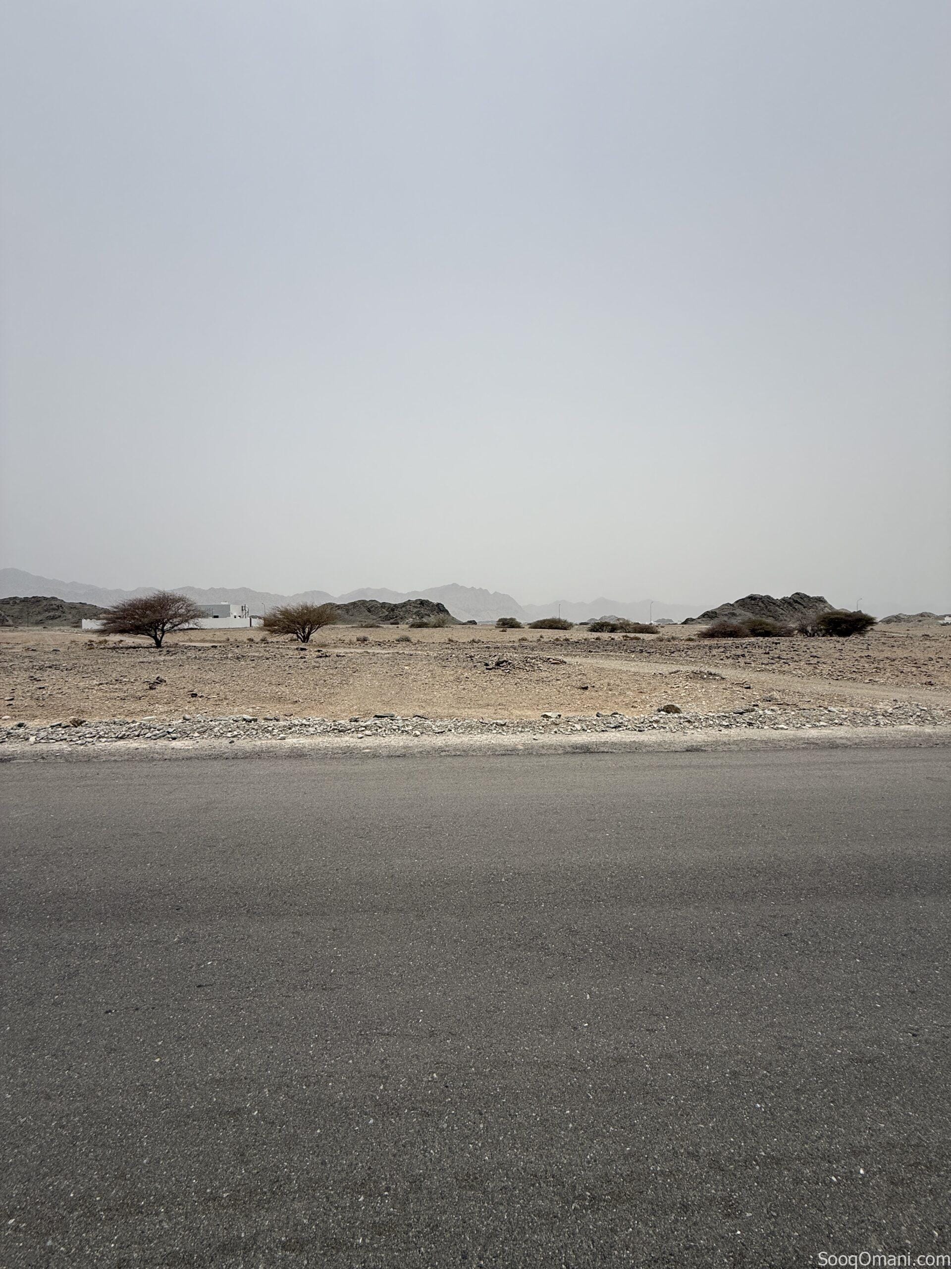 انا المالك العامرات الامتداد الاول ثاني خط من الشارع الرئيسي بداية المخطط