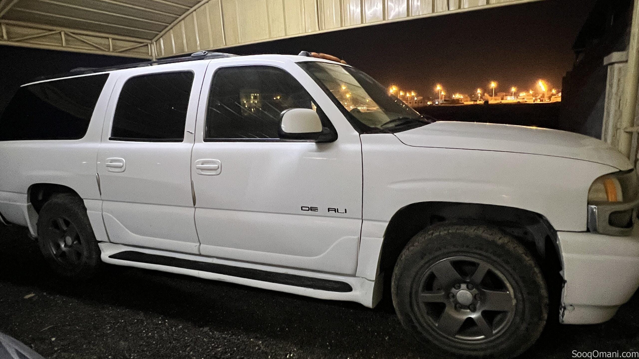 للبيع GMC Yukon 2004 أبيض دفع رباعي – نظيف وجاهز للاستخدام