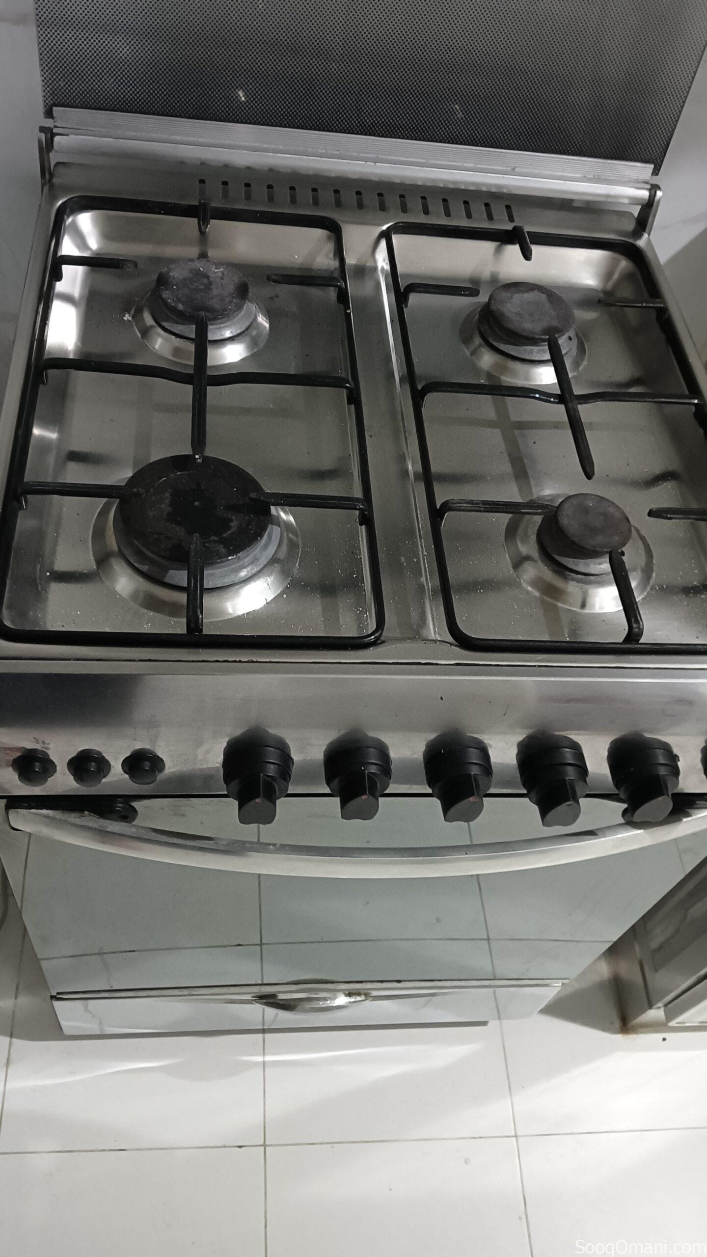 Four-burner stove, very lightly used, for sale