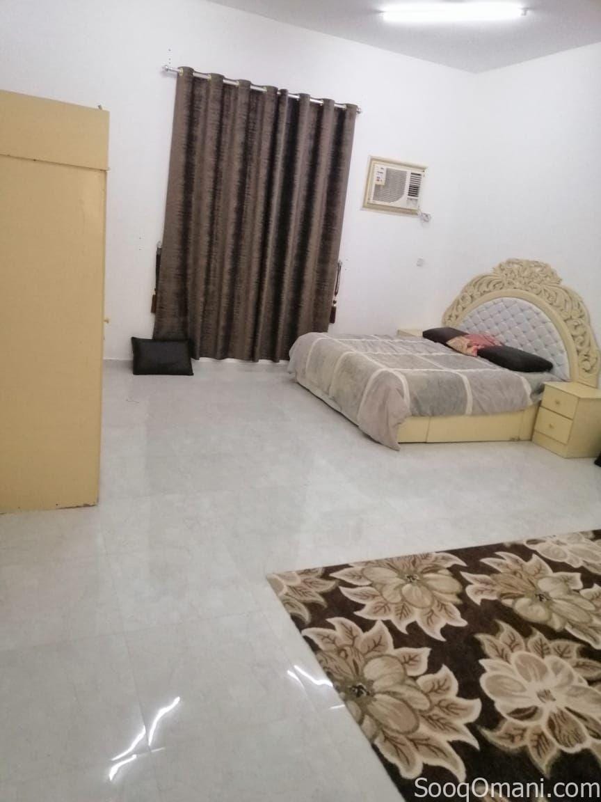 بيت في مرباط للإيجار اليومي والشهري، عباره عن دورين بيت جديد ومؤثث