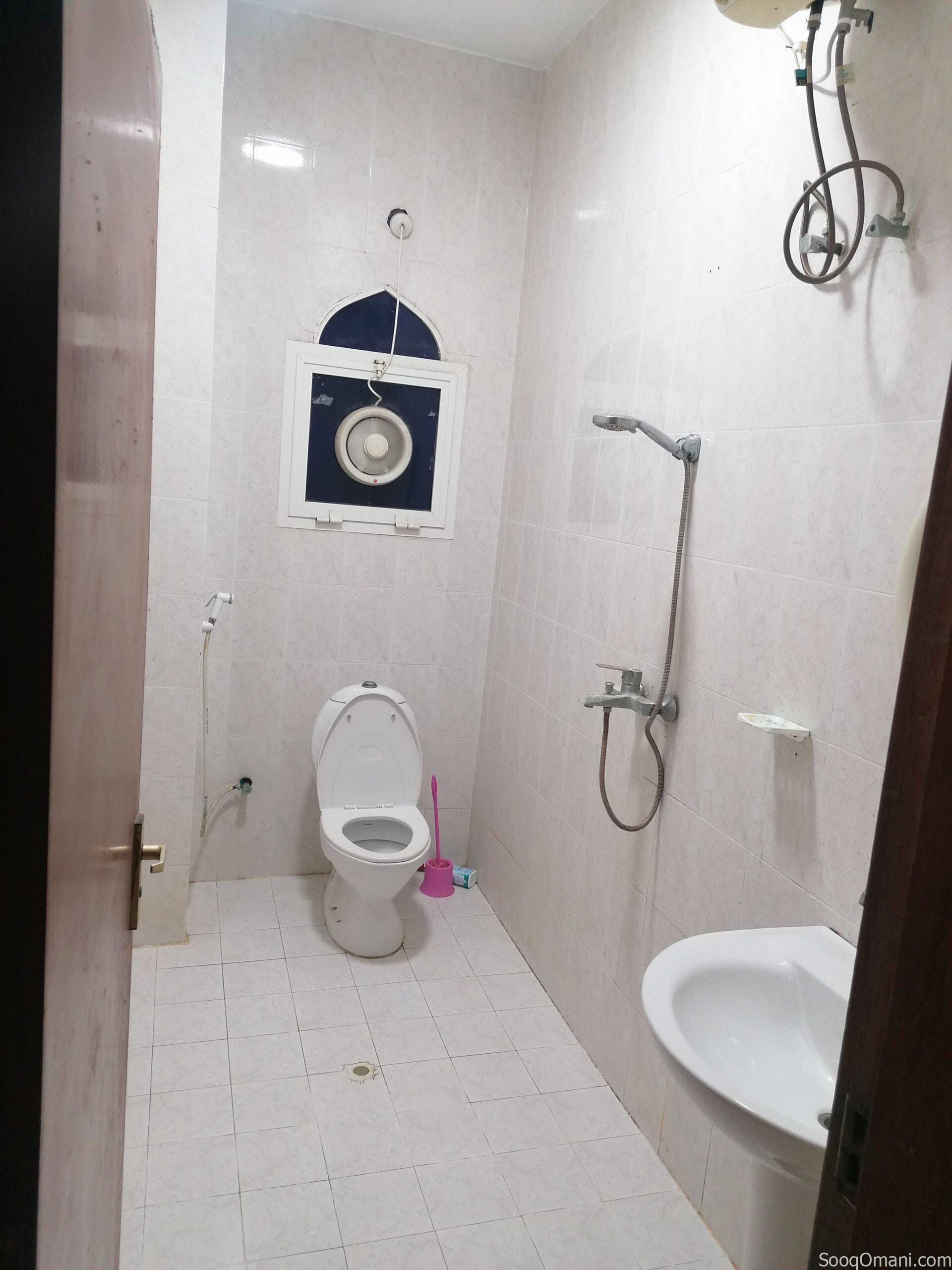 Furnished apartment for daily rent in Salalah, opposite Lulu Mall, close to all services