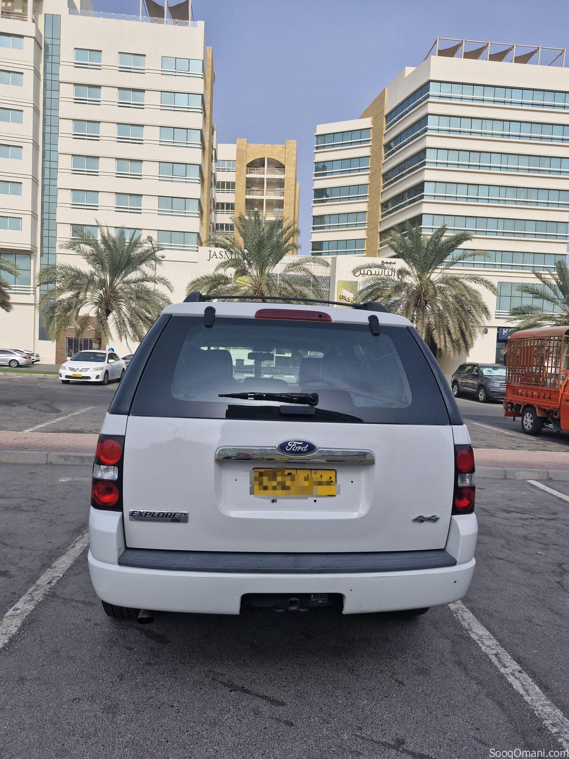 فورد إكسبلورر XLT 4×4 موديل 2011