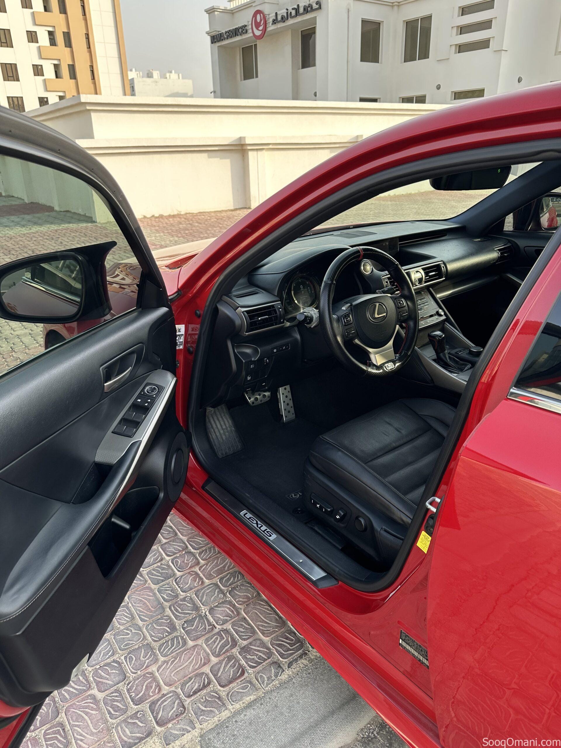 للبيع لكزس اي اس F sport 200t موديل ٢٠١٧ بحالة ممتازة ونظافة ملفته من الداخل والخارج وجاهزة للاستخدام