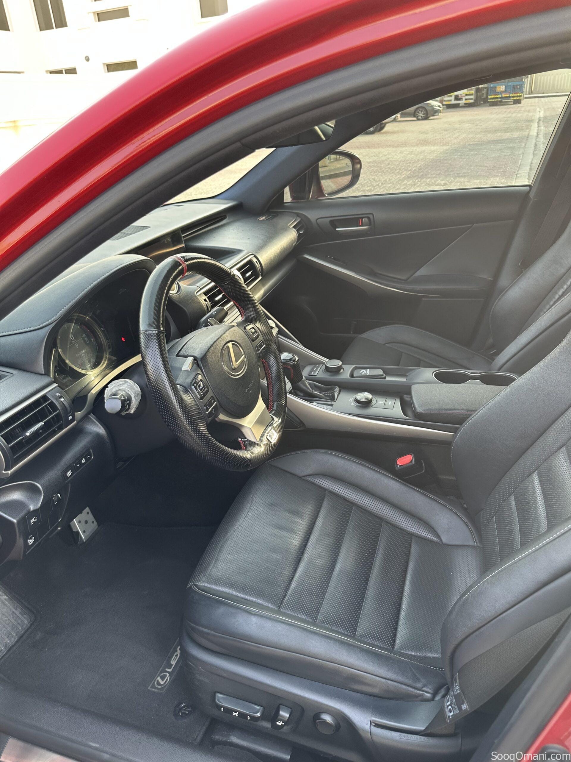 للبيع لكزس اي اس F sport 200t موديل ٢٠١٧ بحالة ممتازة ونظافة ملفته من الداخل والخارج وجاهزة للاستخدام