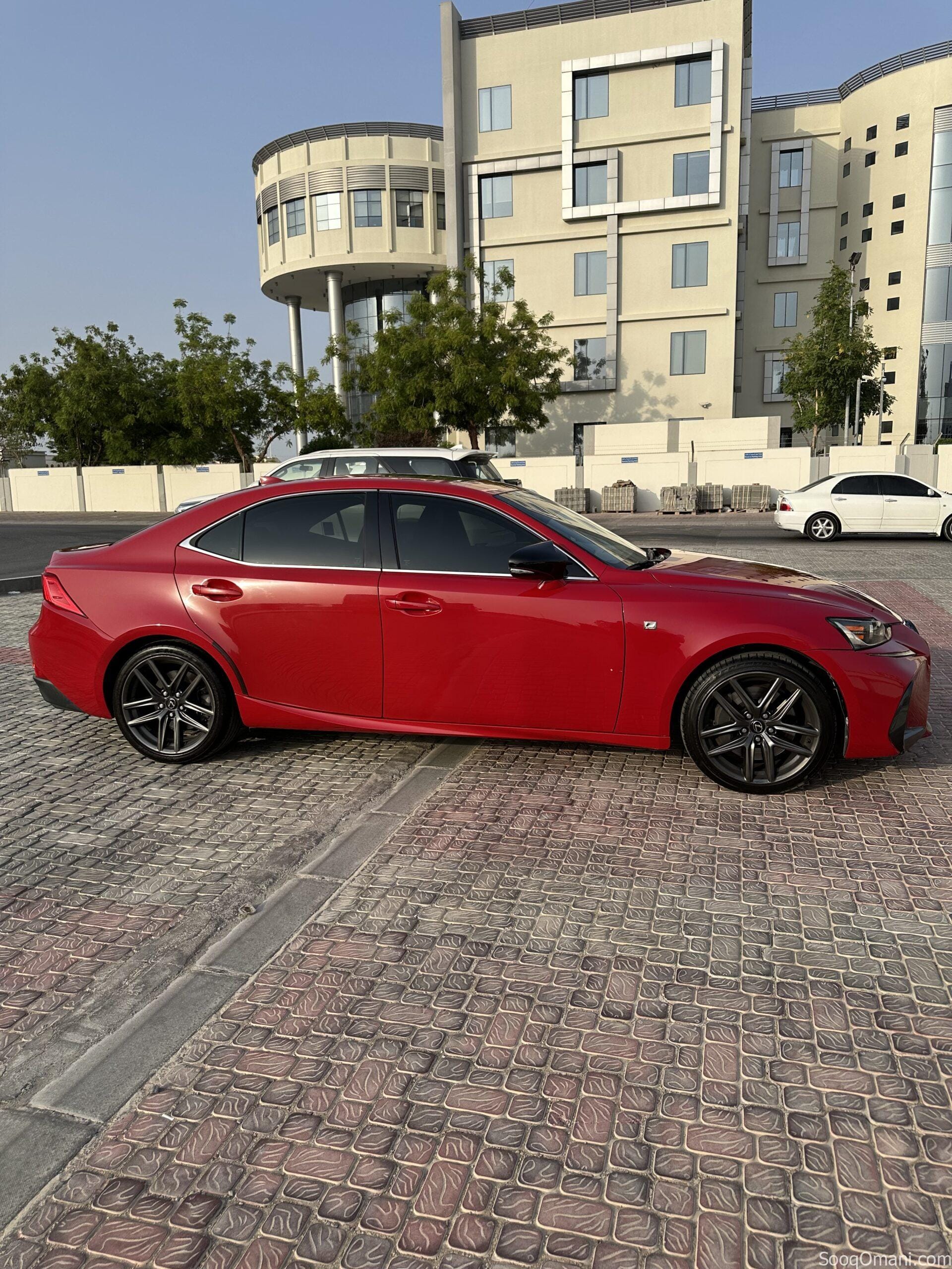 للبيع لكزس اي اس F sport 200t موديل ٢٠١٧ بحالة ممتازة ونظافة ملفته من الداخل والخارج وجاهزة للاستخدام