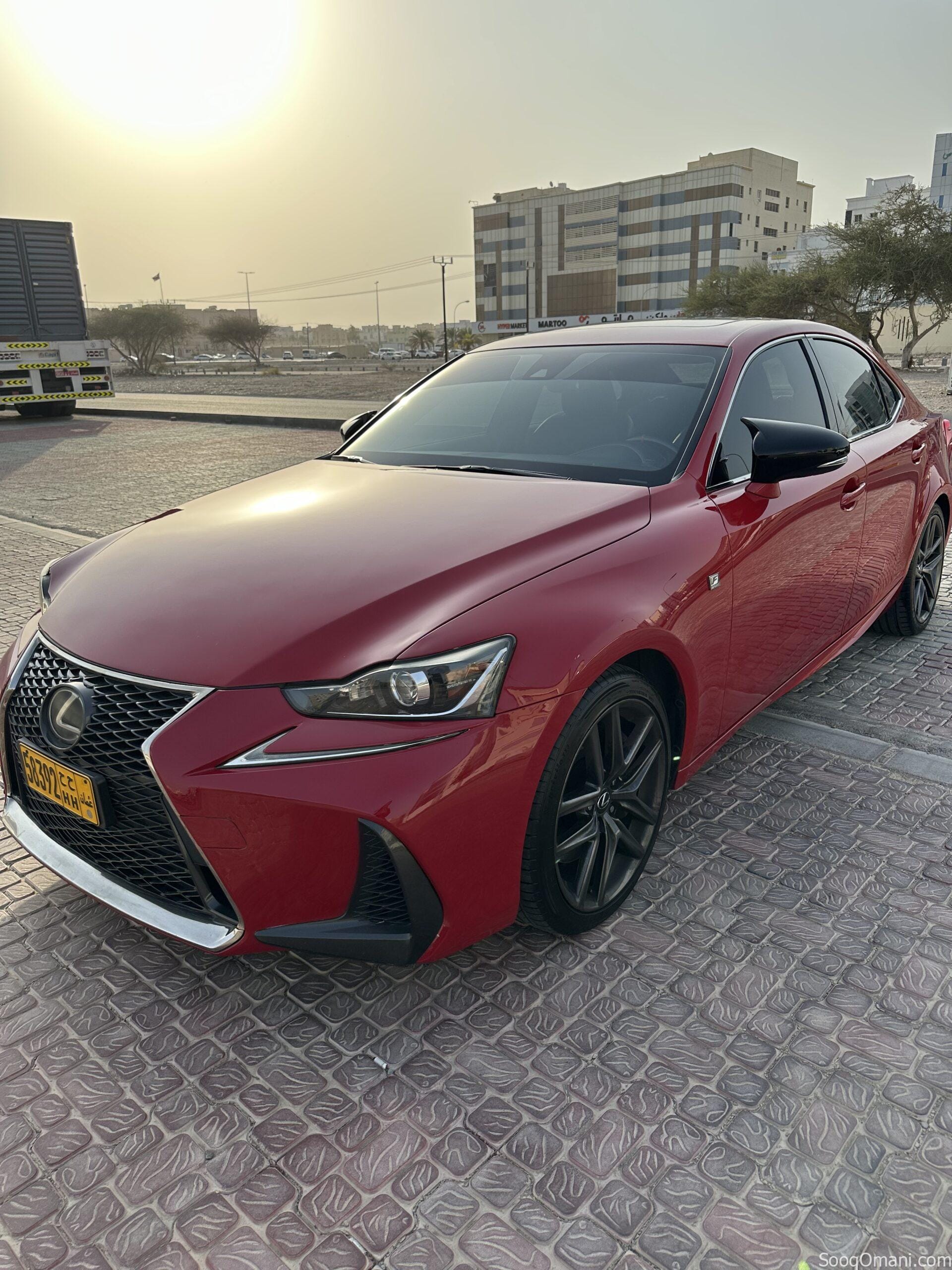 للبيع لكزس اي اس F sport 200t موديل ٢٠١٧ بحالة ممتازة ونظافة ملفته من الداخل والخارج وجاهزة للاستخدام
