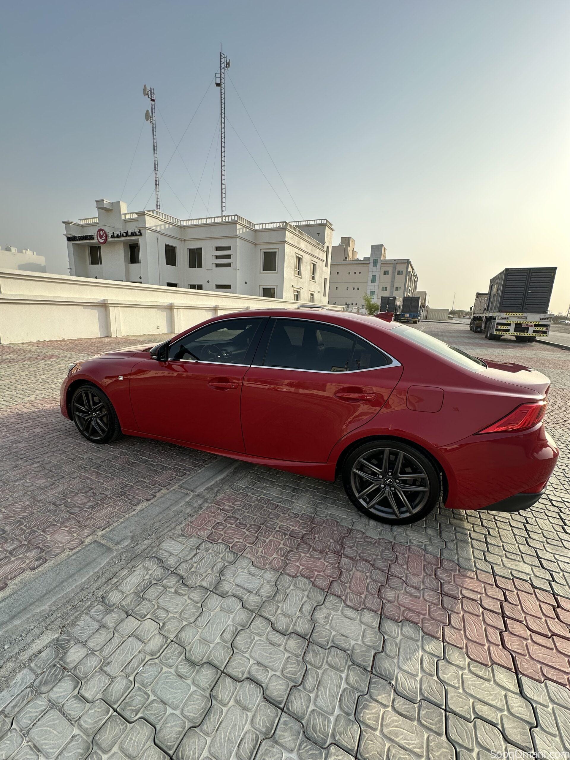 للبيع لكزس اي اس F sport 200t موديل ٢٠١٧ بحالة ممتازة ونظافة ملفته من الداخل والخارج وجاهزة للاستخدام