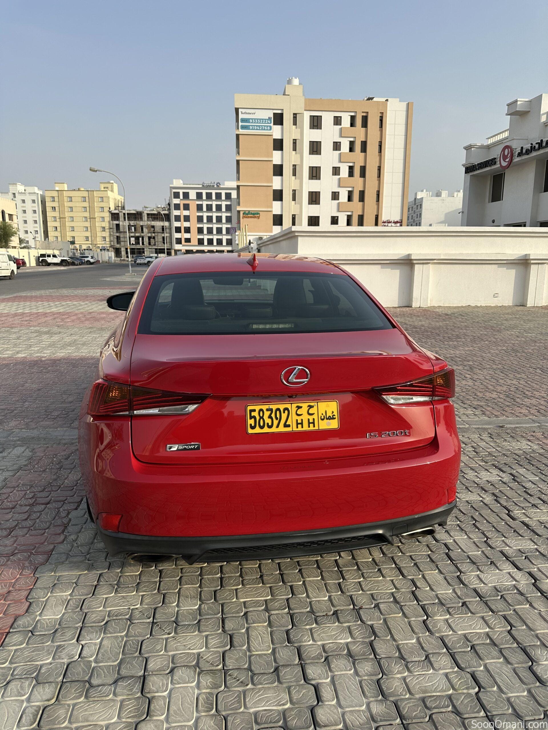 للبيع لكزس اي اس F sport 200t موديل ٢٠١٧ بحالة ممتازة ونظافة ملفته من الداخل والخارج وجاهزة للاستخدام