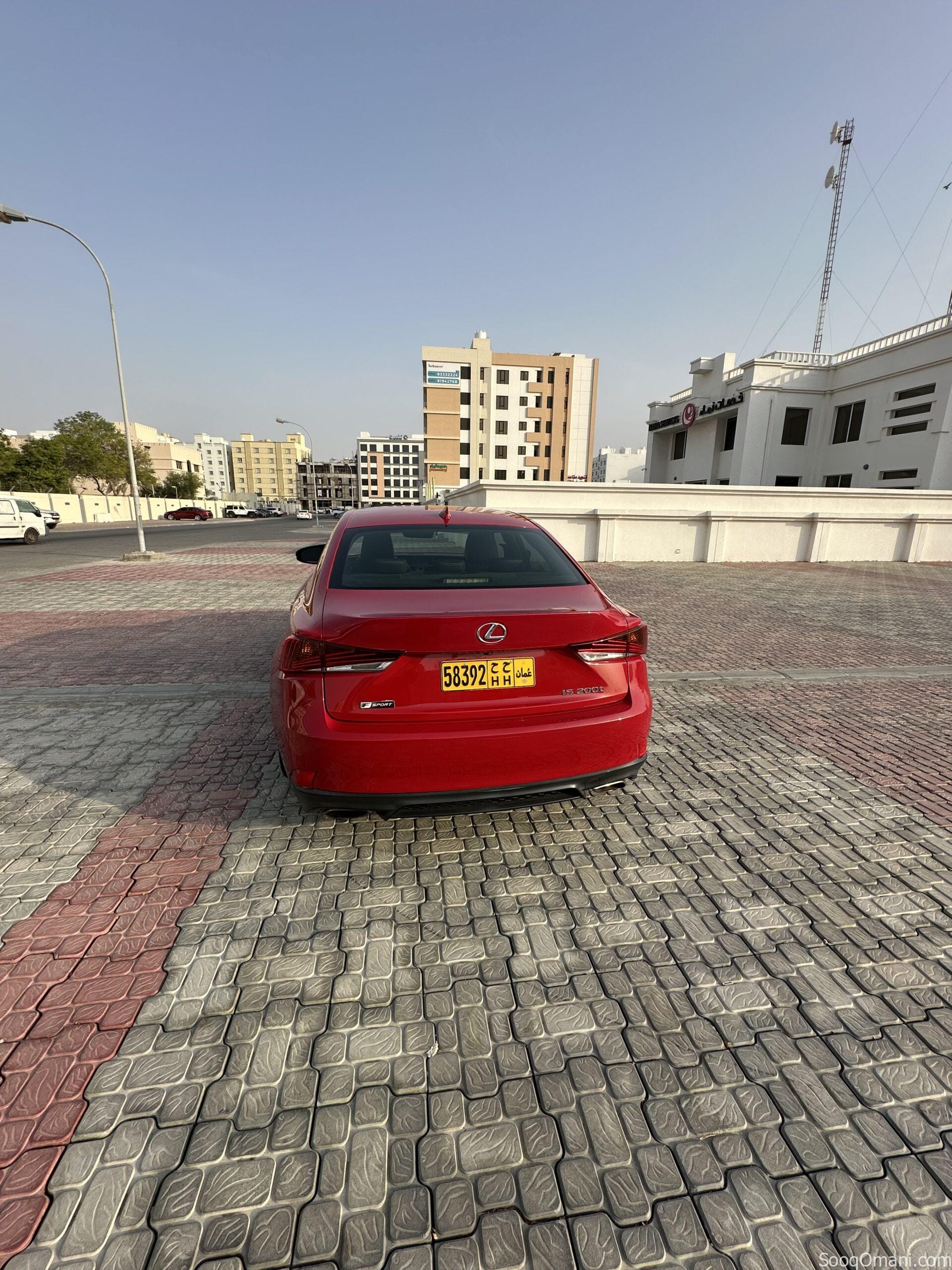 للبيع لكزس اي اس F sport 200t موديل ٢٠١٧ بحالة ممتازة ونظافة ملفته من الداخل والخارج وجاهزة للاستخدام