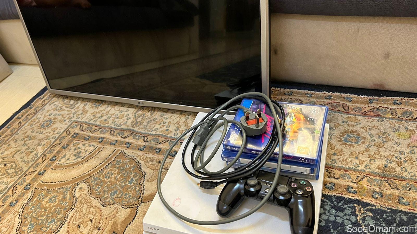 للبيع Ps4 pro وتلفاز ٣٢ بوصه