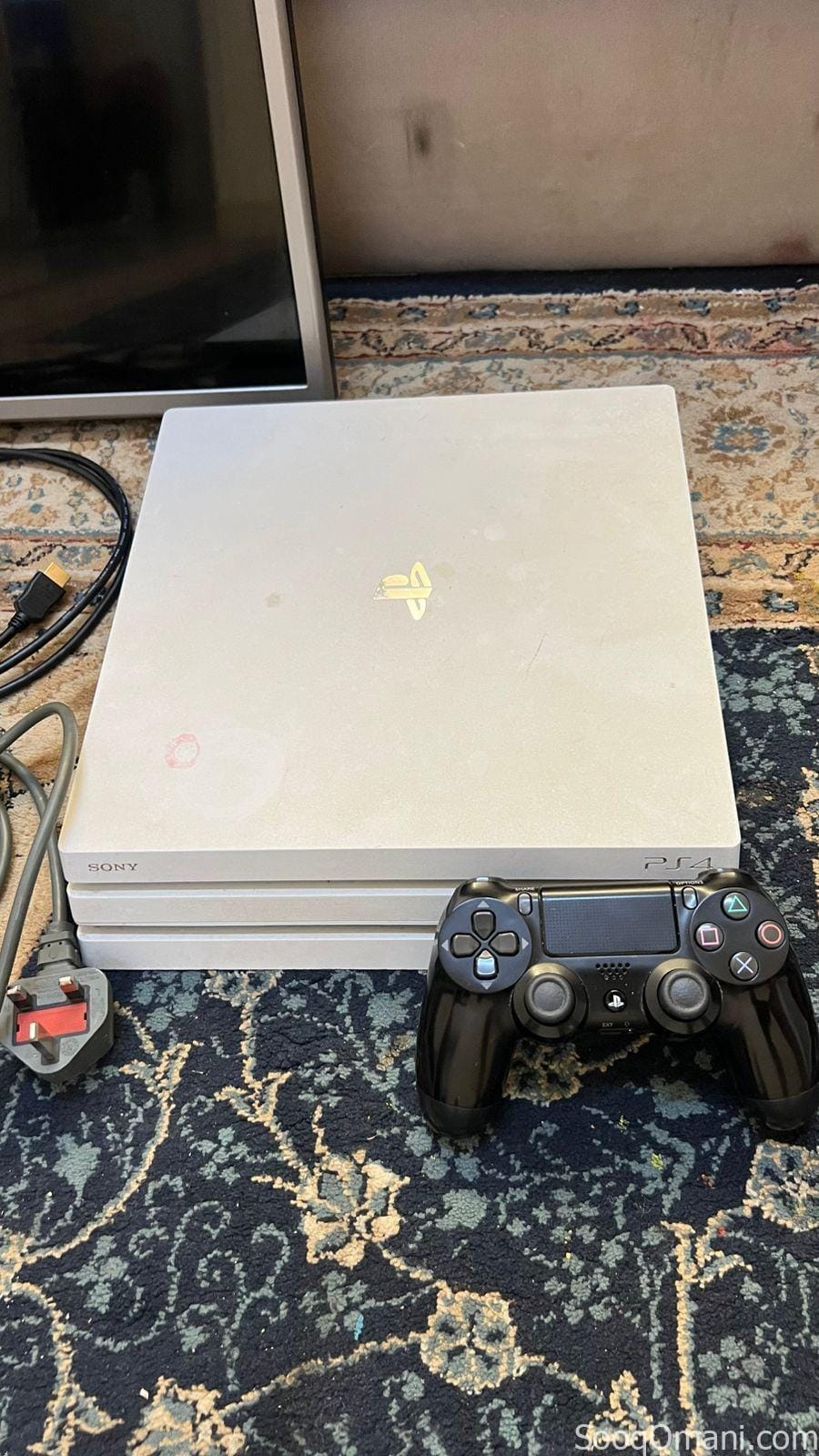 للبيع Ps4 pro وتلفاز ٣٢ بوصه