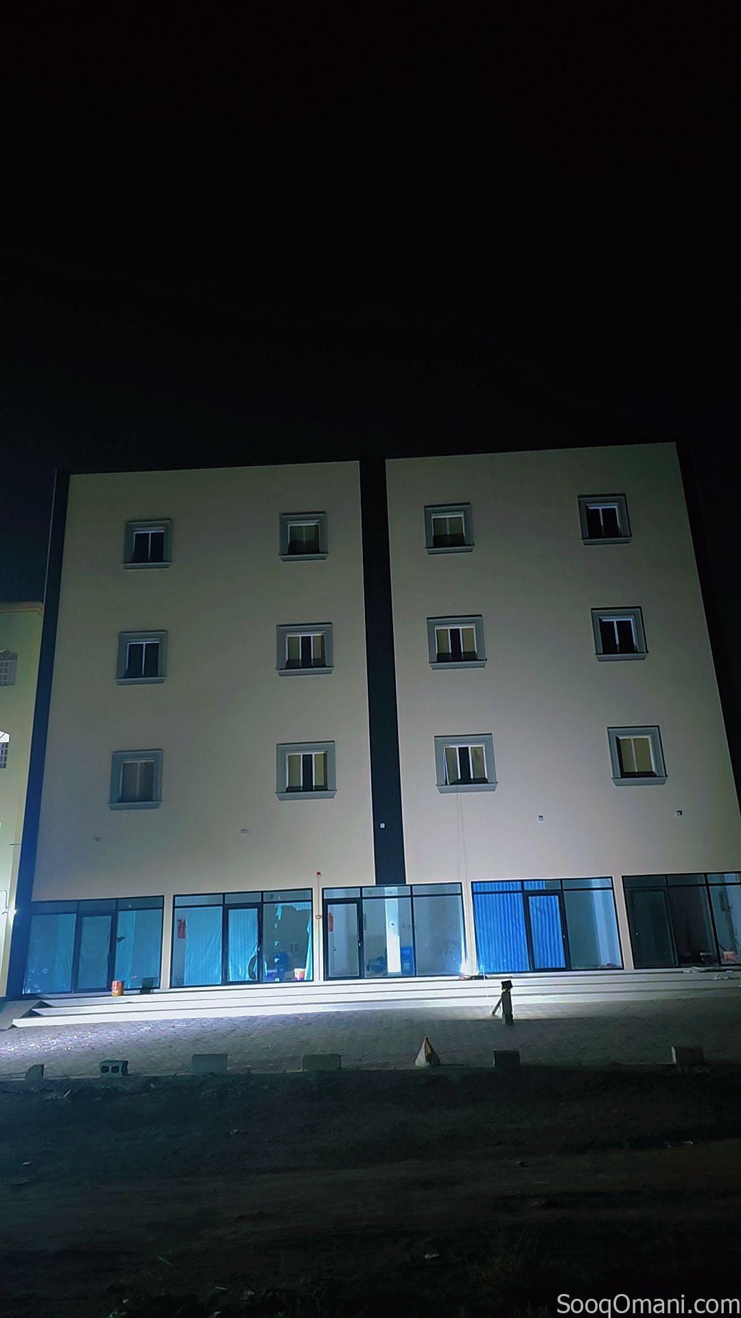مبنى سكني تجاري للبيع