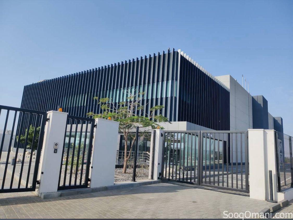 اول خط من الشارع العام البحري بركاء مقابل المدينة الترفيهيه الجديدة مباشرا