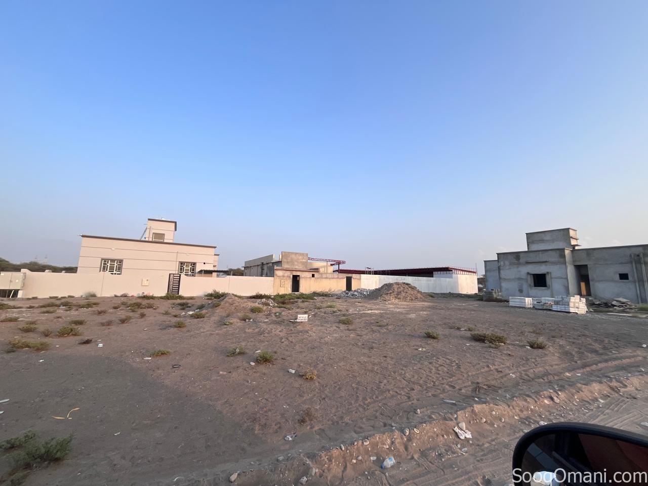 ارضين سكني في بركاء العقده ٧ مساحه 1200 م٢